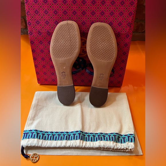 Tory Burch Mini Miller Patent Leather Thong Sandals - Picture 7 of 11